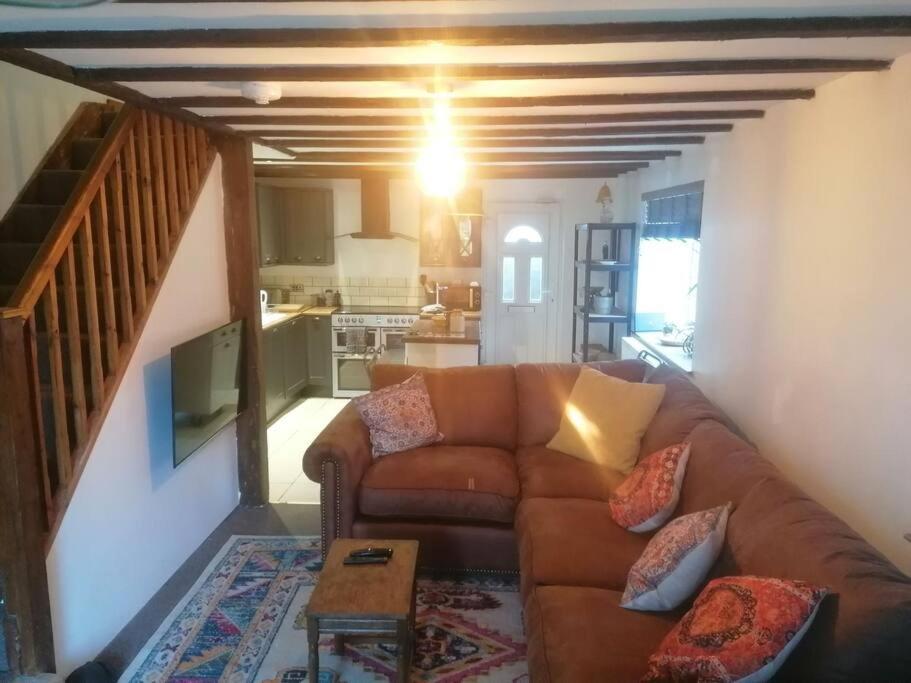 The Old Barn, Cosy Townhouse In Leominster Villa Buitenkant foto