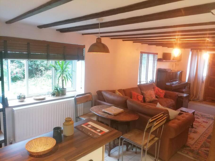 The Old Barn, Cosy Townhouse In Leominster Villa Buitenkant foto